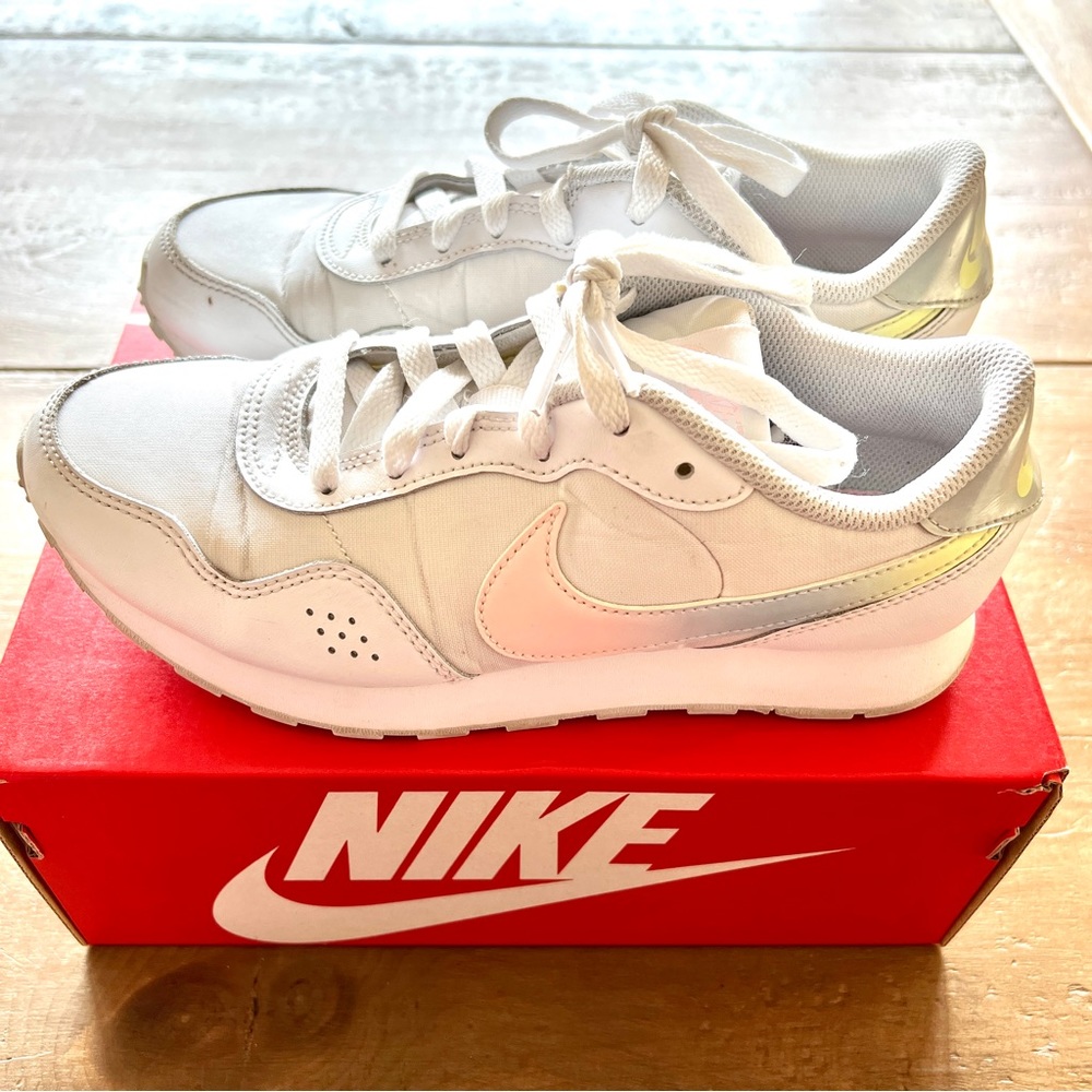 Nike white sneakers MD Valiant MWH (GS) 5Y
